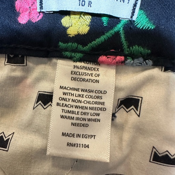 Crown & Ivy beautiful high rise skinny Floral embroidered blue‎ Pants size 10 R - Picture 4 of 4